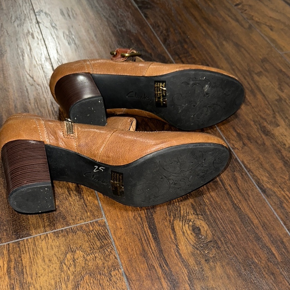 Clarks Brown Distressed Leather Women's Block Heels with Buckle And Zipper - Picture 6 of 9